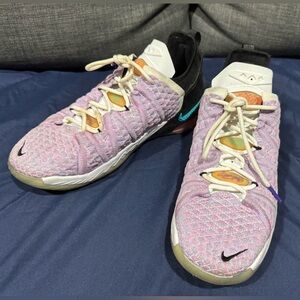 ❤️ Nike Lebron 18 Graffiti Purple Black Multi Sneakers Cw2760-900 Gs Size 7Y ❤️